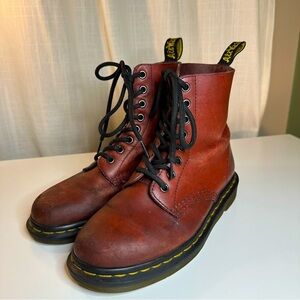Dr. Martens- Cherry 1460